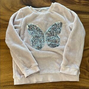 Cream Sweatshirt with Cozy Comfort